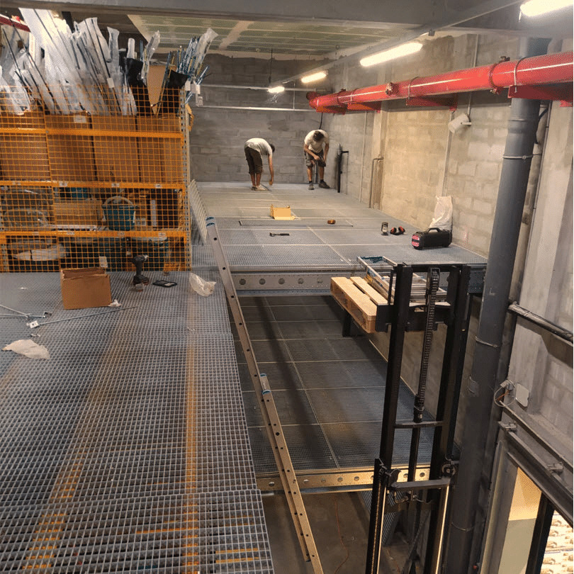 Chantier aménagement racks au sol et mezzanine 2021 - MrRayonnage Martinique