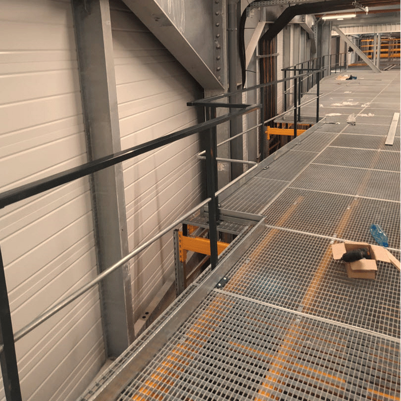 Chantier aménagement racks au sol et mezzanine 2021 - MrRayonnage Martinique